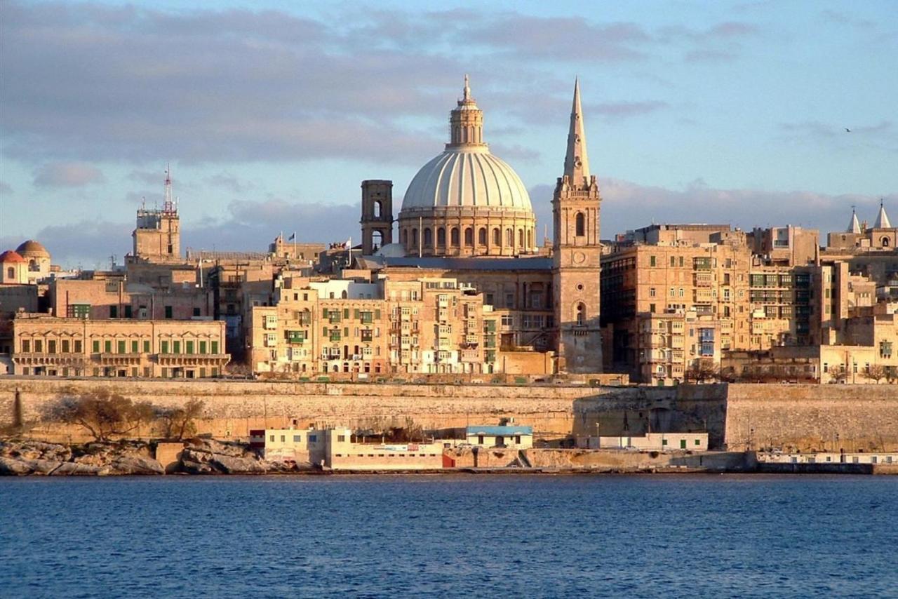 Modern Family Holiday Retreat In Gzira Слима Экстерьер фото