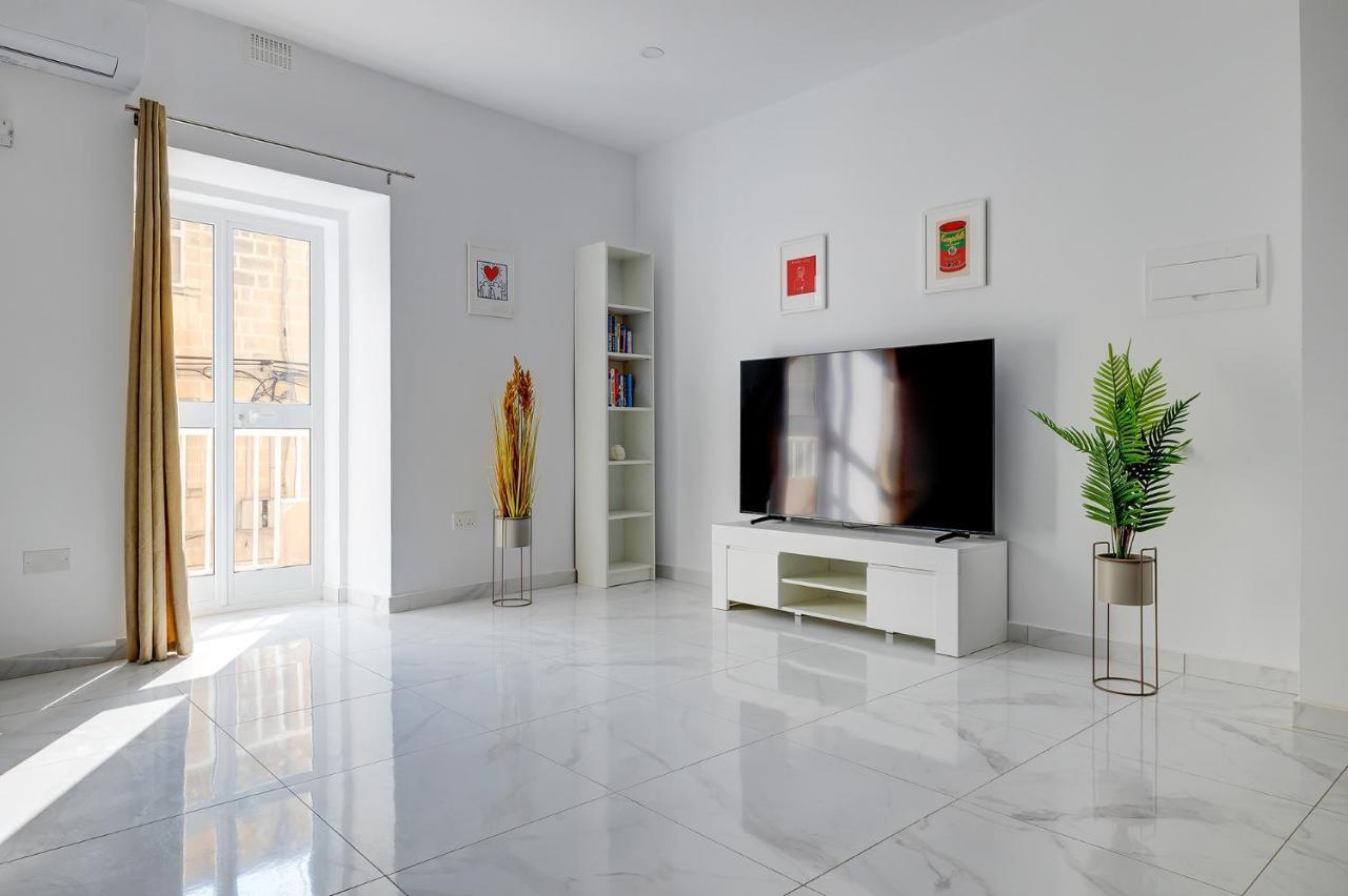 Modern Family Holiday Retreat In Gzira Слима Экстерьер фото