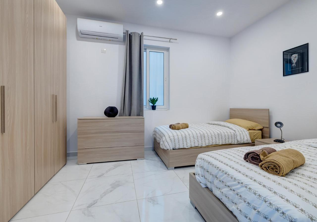 Modern Family Holiday Retreat In Gzira Слима Экстерьер фото