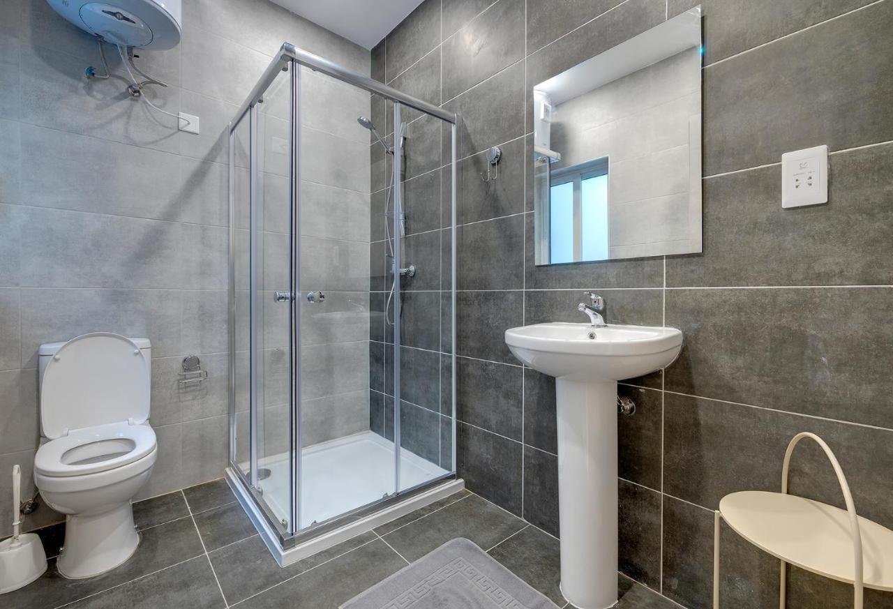 Modern Family Holiday Retreat In Gzira Слима Экстерьер фото