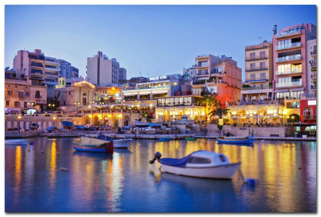 Modern Family Holiday Retreat In Gzira Слима Экстерьер фото
