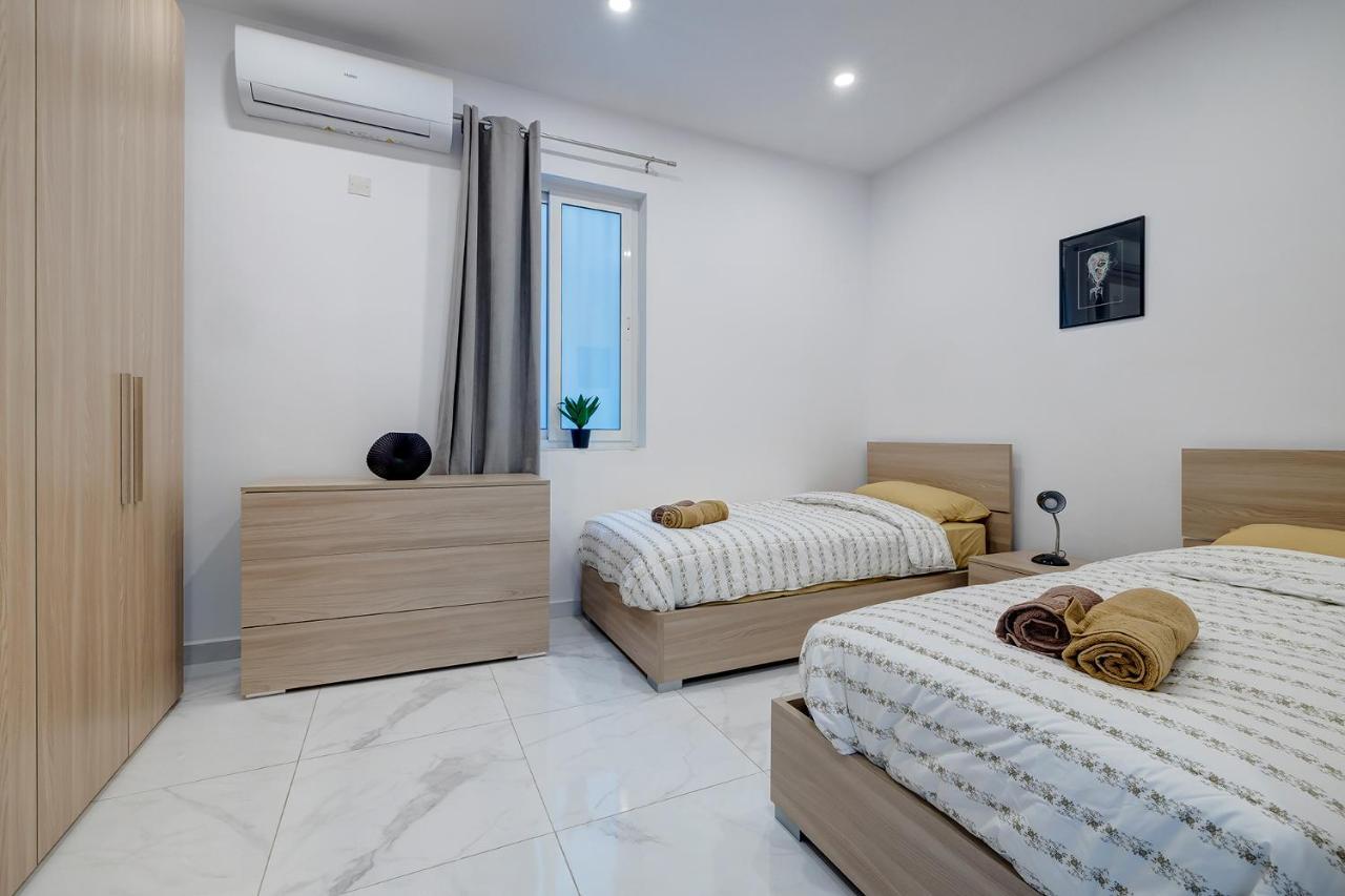Modern Family Holiday Retreat In Gzira Слима Экстерьер фото